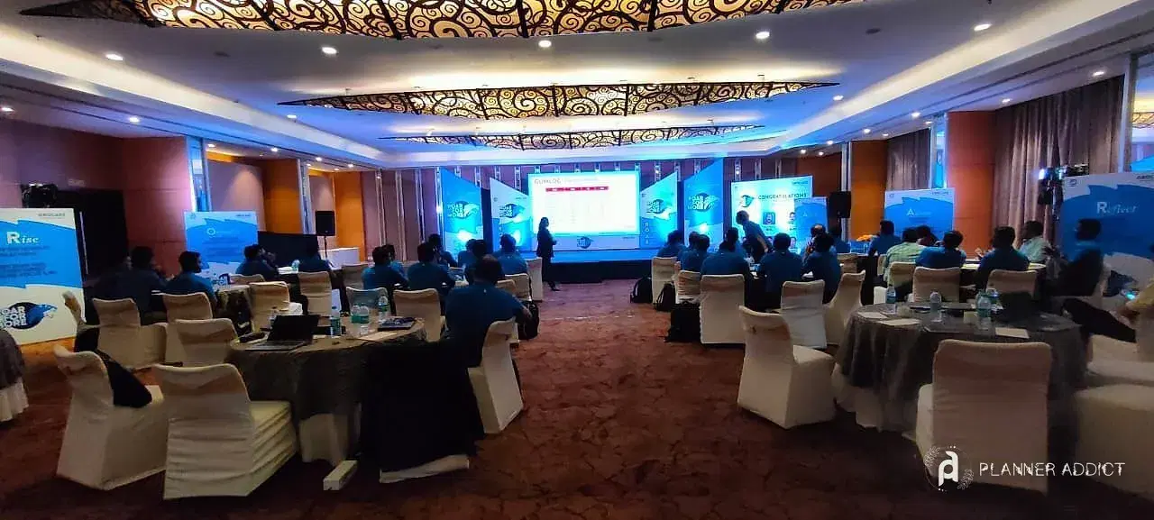 Conference hall with screens, a stage and round tables