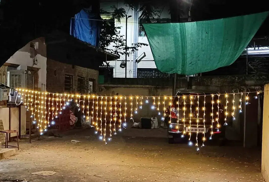 V-shaped jhoomer lights