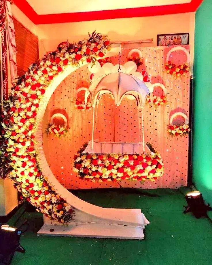 Cradle with a moon-shaped floral frame